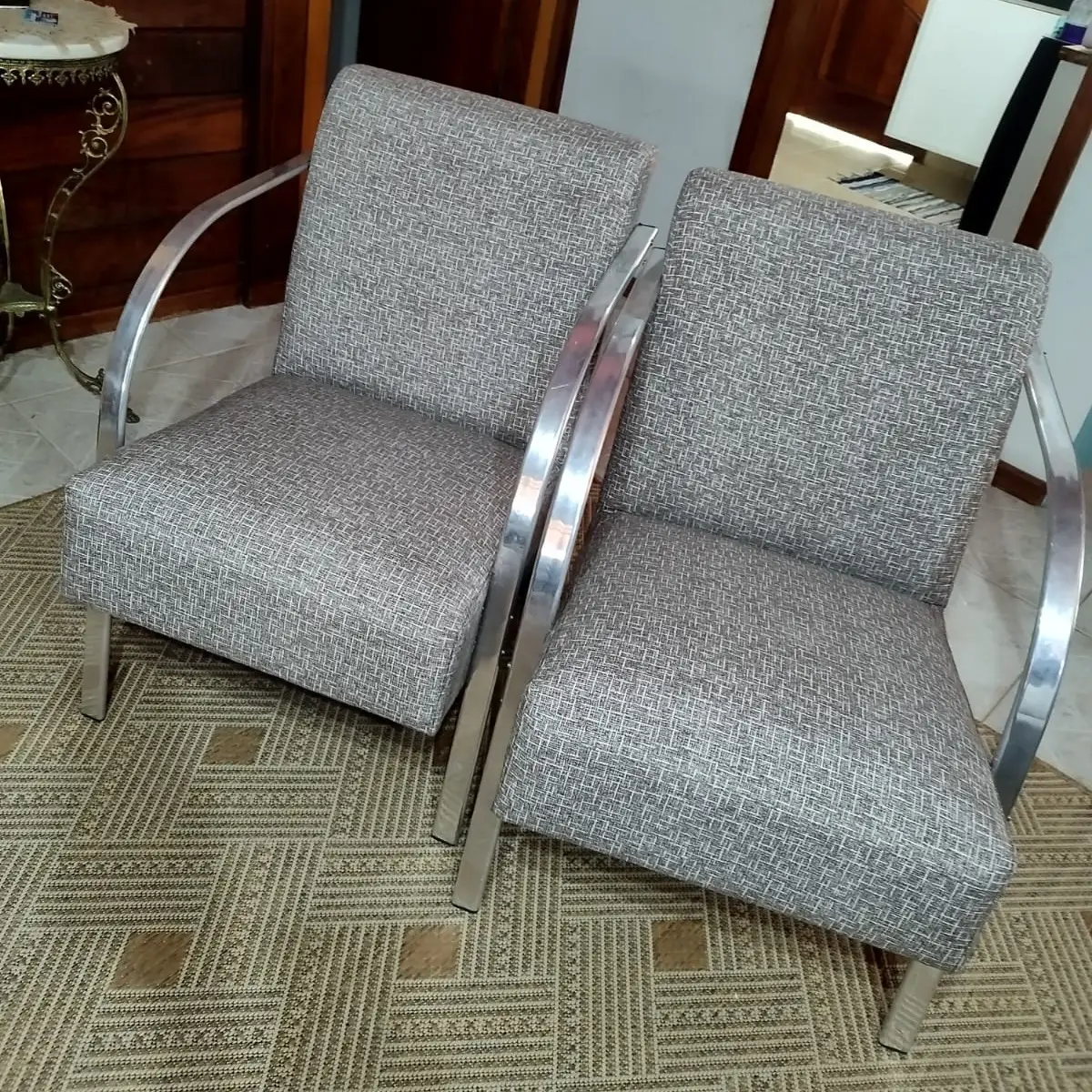 Poltronas reformadas pela Tapeçaria Mythos.